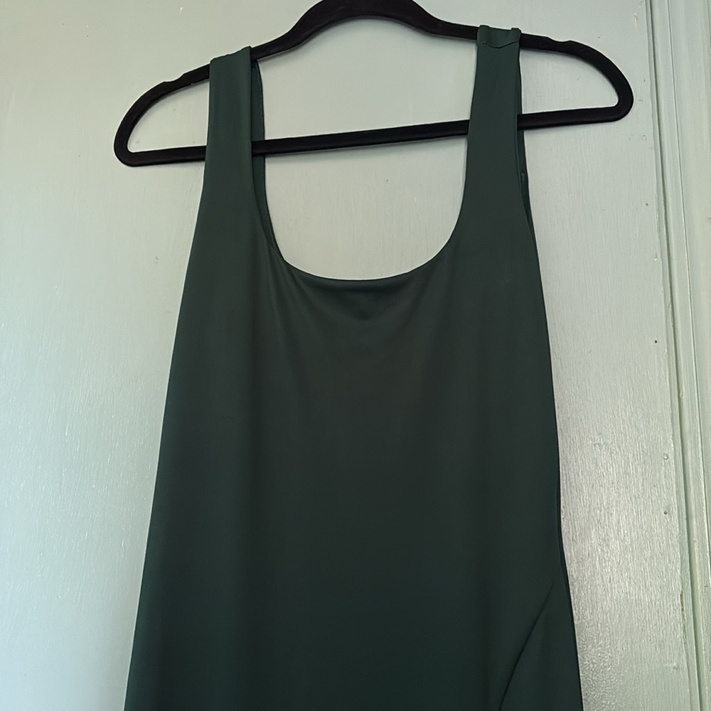 Elegant Green Sleeveless Dress - Picture 3 of 3